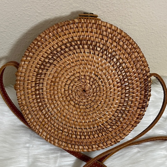 Round Woven Tan Tropical Vacation Crossbody Bag - Picture 3 of 8